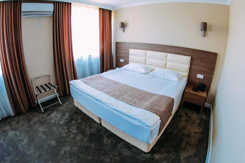 Osh Grand Hotel Chavo Exterior foto